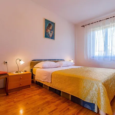 Spacious With Large Covered Terrace Apartment Medulin