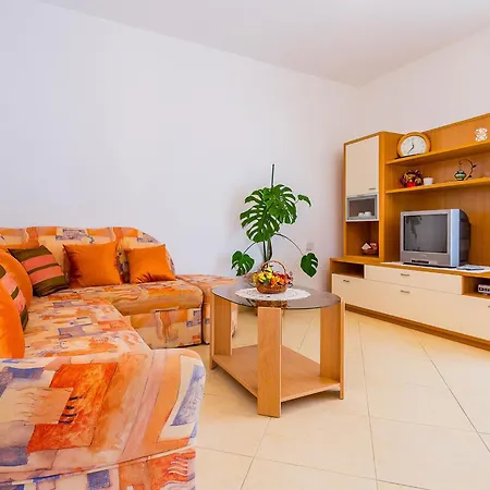 Spacious With Large Covered Terrace * Medulin