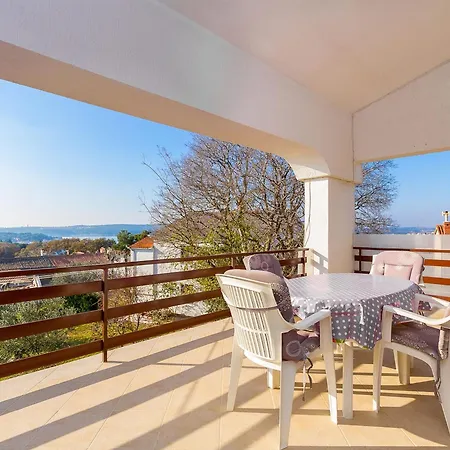 Apartment Spacious With Large Covered Terrace