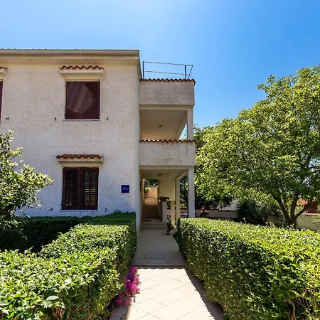 Apartment Spacious With Large Covered Terrace *